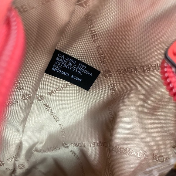 Michael Kors Jet Set Travel XS TZ Tote Bag - Picture 6 of 7